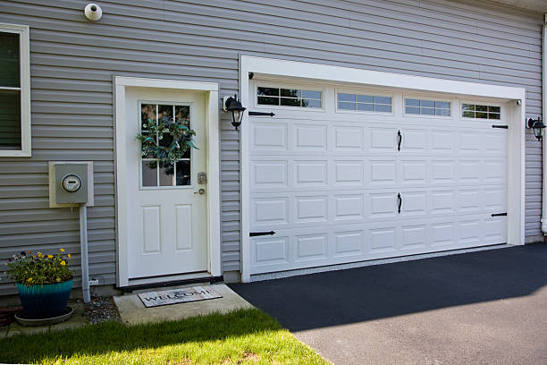 24/7 Emergency Garage Door Panel Replacement experts in Paris, TN
